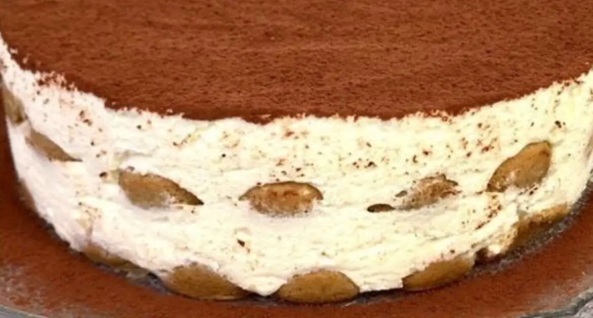 Tort Tiramisu fără Ouă – Desert Rapid și Delicios