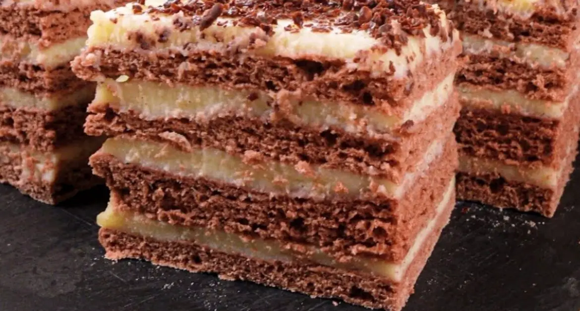 Rețetă Simplă de Prăjitură cu Ciocolată – Desert Delicios și Ușor de Făcut