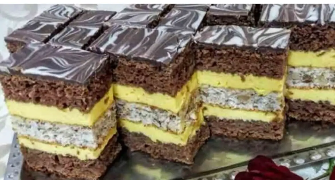 Rețetă Prăjitură Festivă cu Ciocolată și Nucă