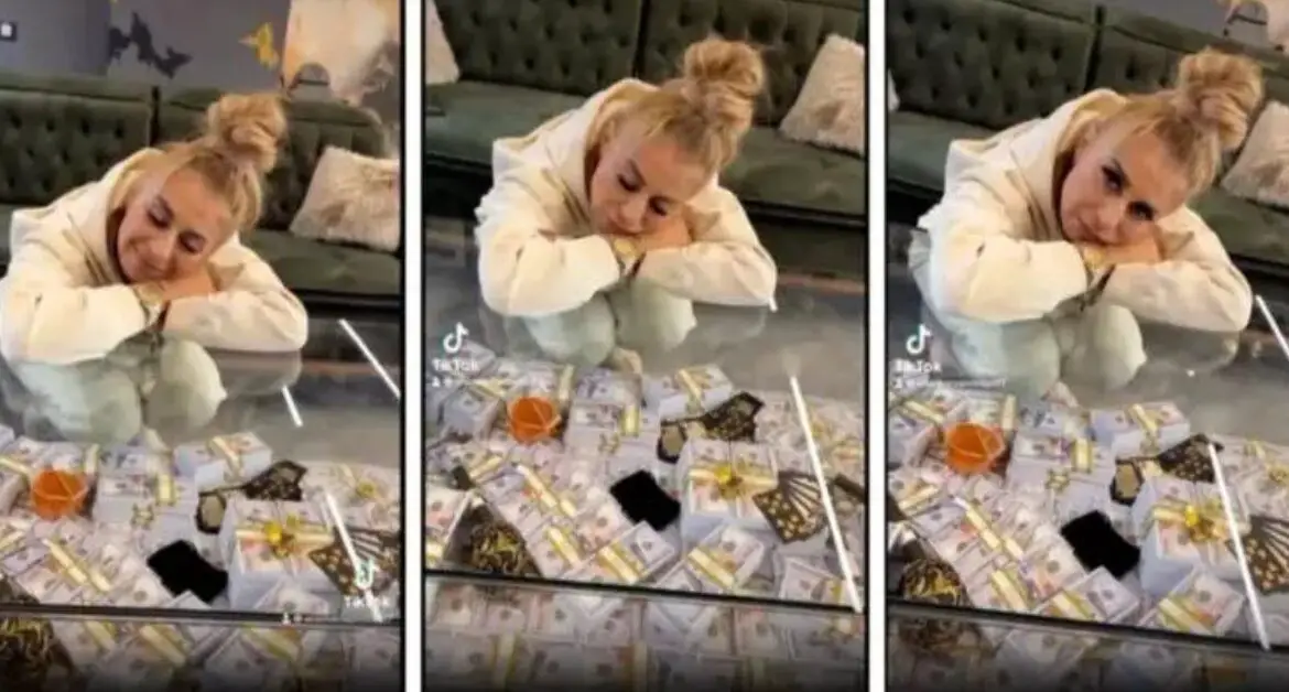 Anamaria Prodan provoacă vâlvă cu o postare plină de „cărămizi” de bani