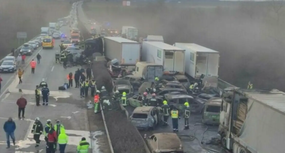 Tragedie pe Autostrada în Ungaria: Români Printre Răniții într-un Catastrofal Accident în Lanț