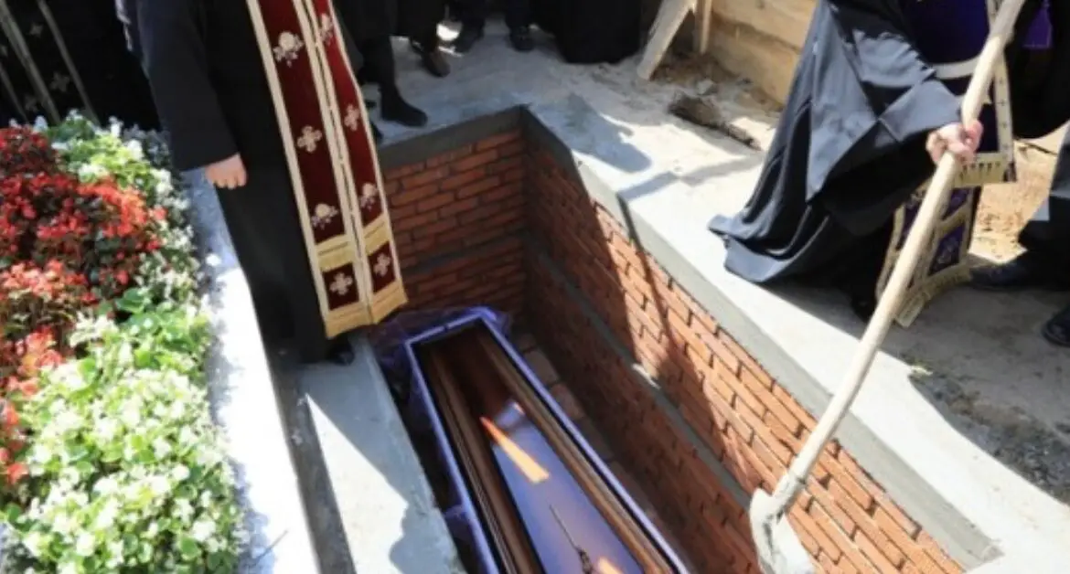 O mamă salvează fiul declarat mort: Povestea miracolului din India