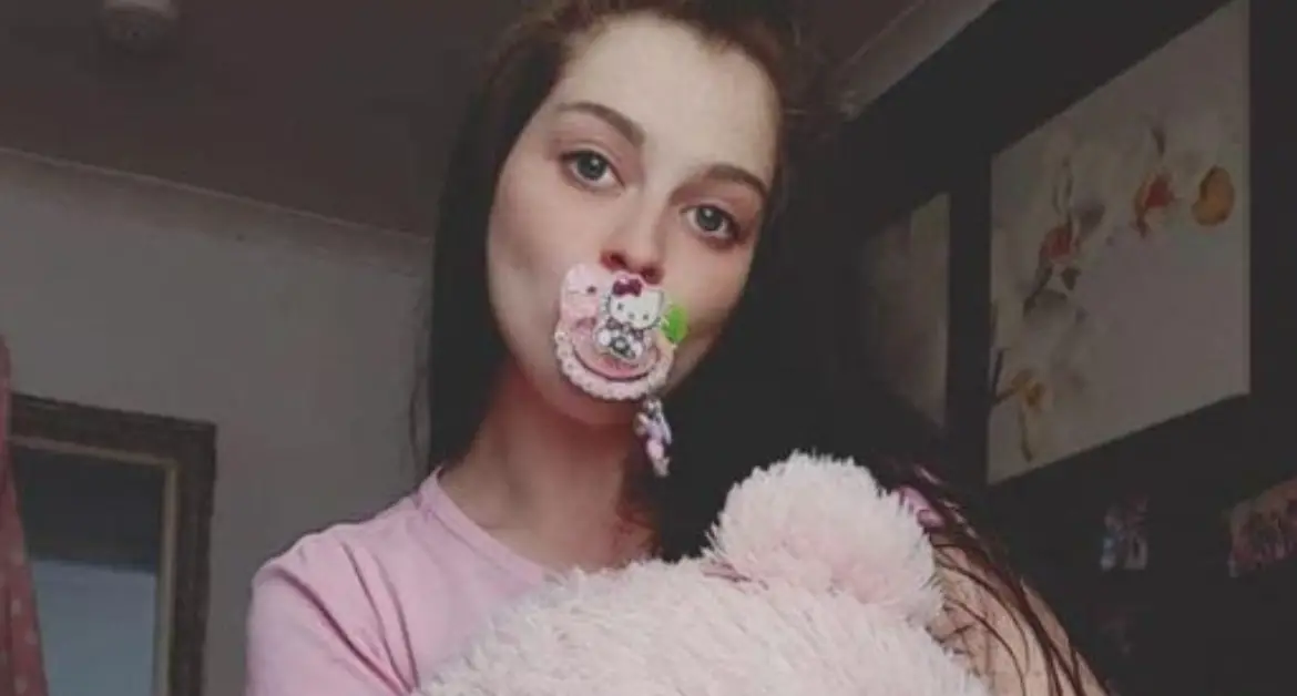 Danni Hamilton: Călătoria unei tinere care transformă traumele în curaj prin joaca de-a copilul