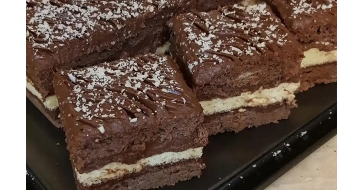 Prăjitură cu ciocolată și cremă fină – desert ușor de făcut, perfect pentru ocazii speciale