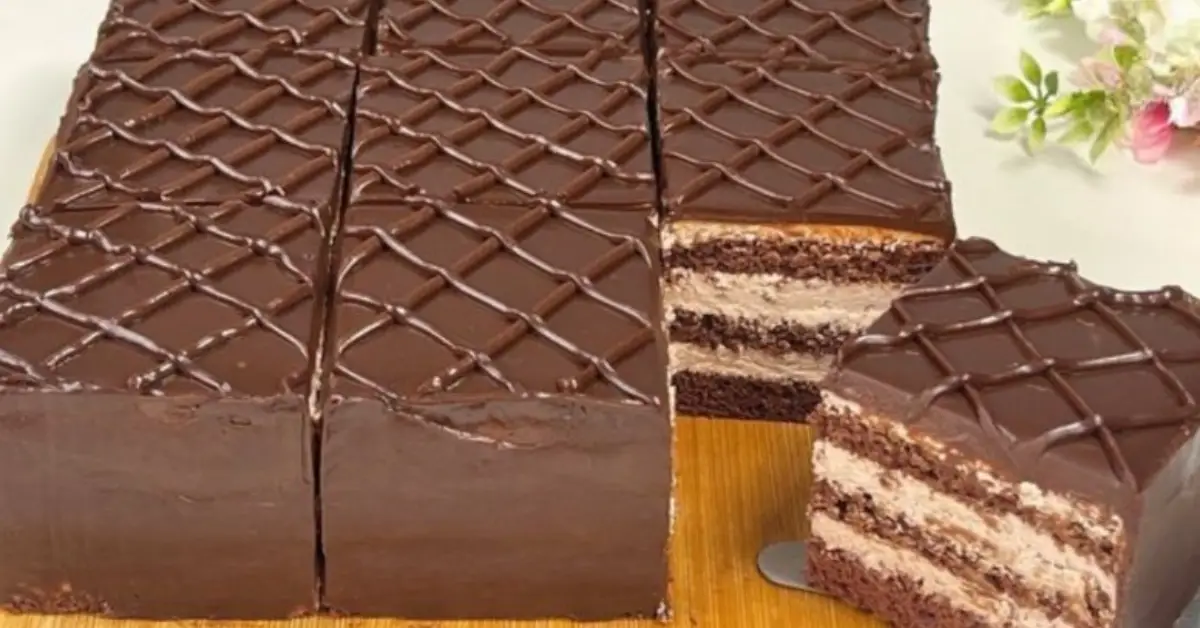 Rețetă prăjitură de post cu cremă de cacao și glazură de ciocolată